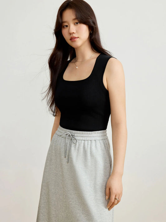 Frühlingshaftes Damen-Shirt in Übergröße mit Puppenkragen und Anti-Falten-Effekt – vielseitig kombinierbar und lässig.