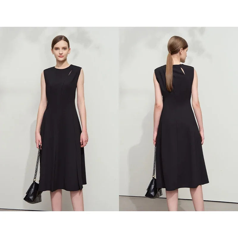 Flexibles Tailliertes Damenkleid Für Elegante Sommertage