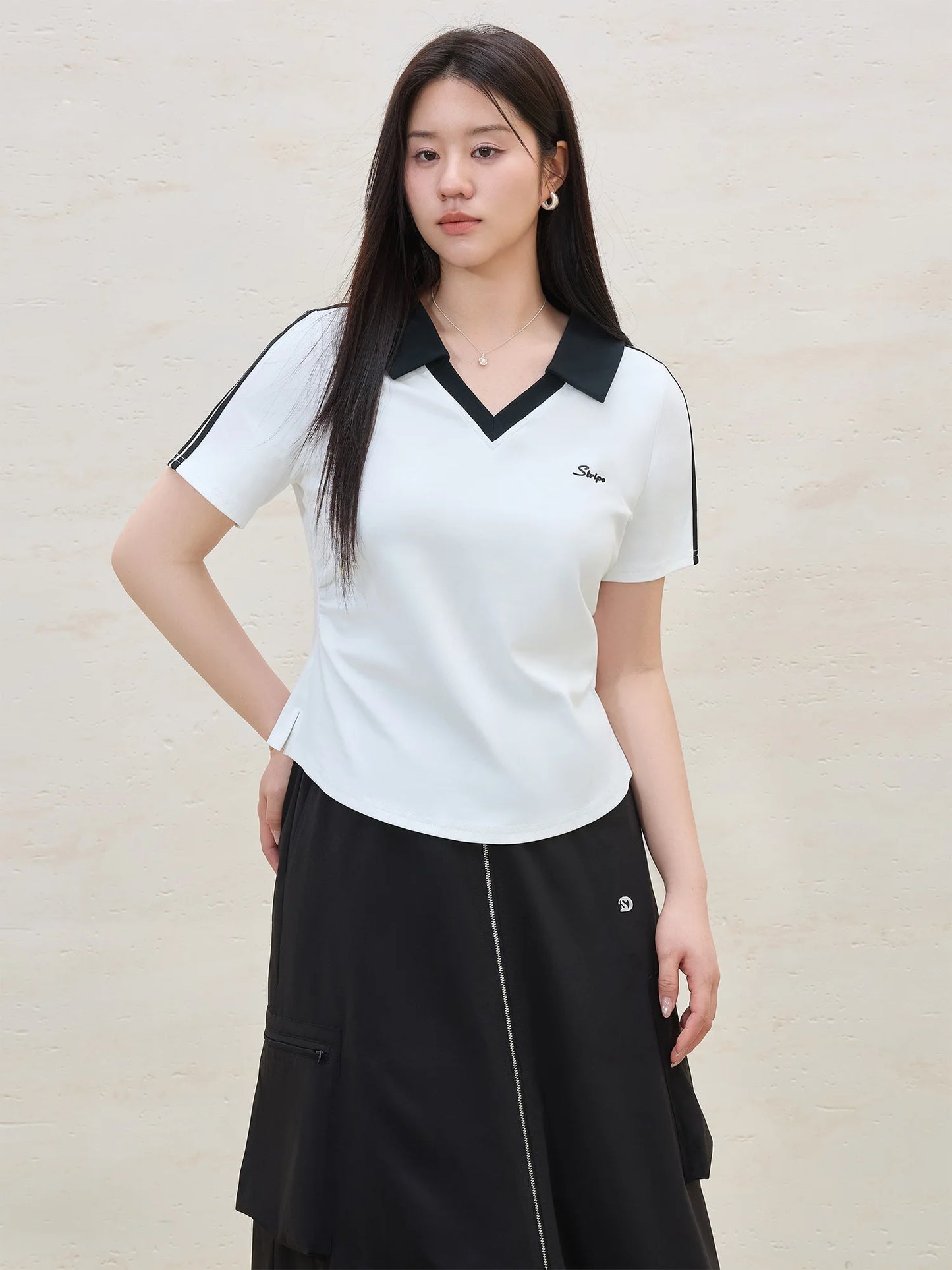Sommerliches Damen-Lyocell-Shirt mit figurbetontem Schnitt und verstellbarem Kordelzug – atmungsaktives Design für mühelosen Übergang vom Büro zum Ausflug