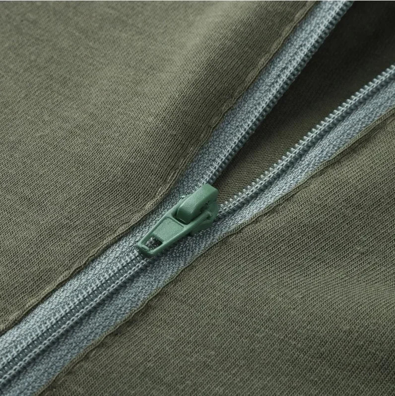 Weite Herren-Sommerhose mit Streifenmuster und Schlitz – lässig und vielseitig für den Alltag