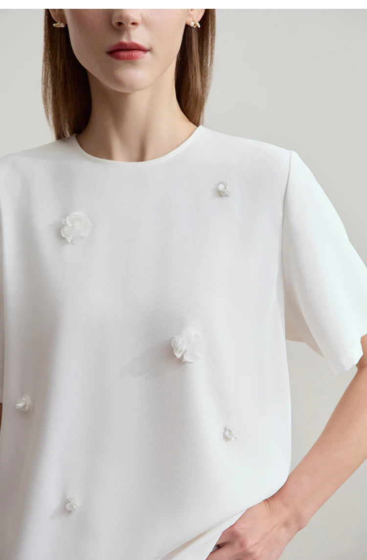 Damen Top im minimalistischen Stil mit elegantem O-Ausschnitt und Pailletten-Blume