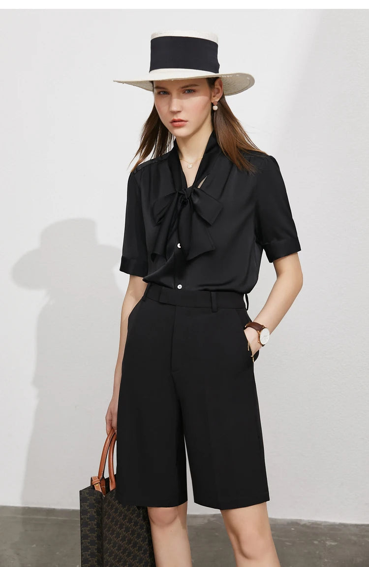 Damen Shorts im minimalistischen Stil mit hoher Taille für das Büro