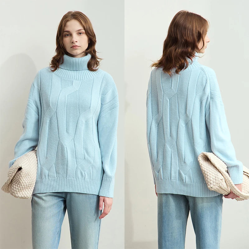 Hellblauer Damen-Rollkragenpullover mit Zopfmuster, Rippenkragen und langen Ärmeln