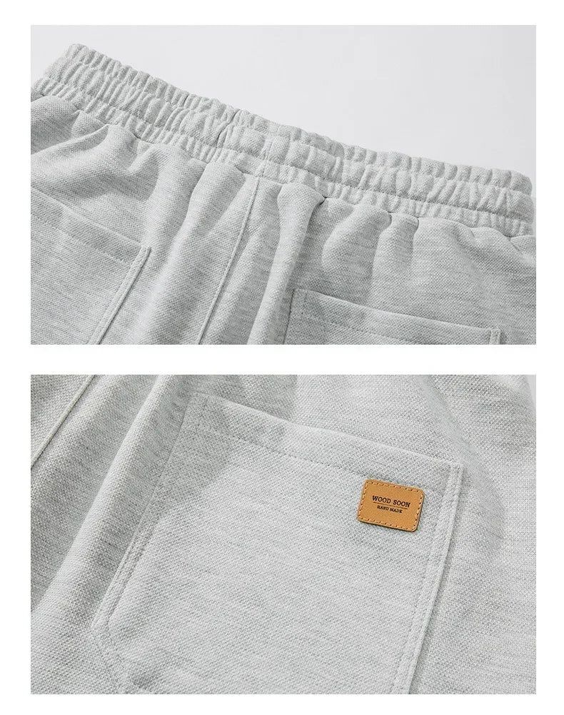 Leichte Herren-Strickjacke mit Waffelstruktur, Taschen und Reverskragen – ideal für Frühling und Herbst.
