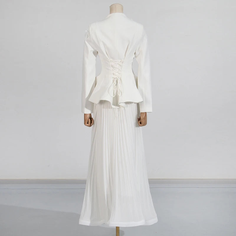 Elegantes Damenkleid mit Rundhalsausschnitt, halblangen Ärmeln und Spitzen-Patchwork-Design – figurbetont und stilvoll.
