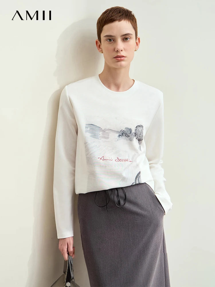 Damen T-Shirt im Minimalismus-Stil mit Kunstdruck und Stickerei für den Herbst