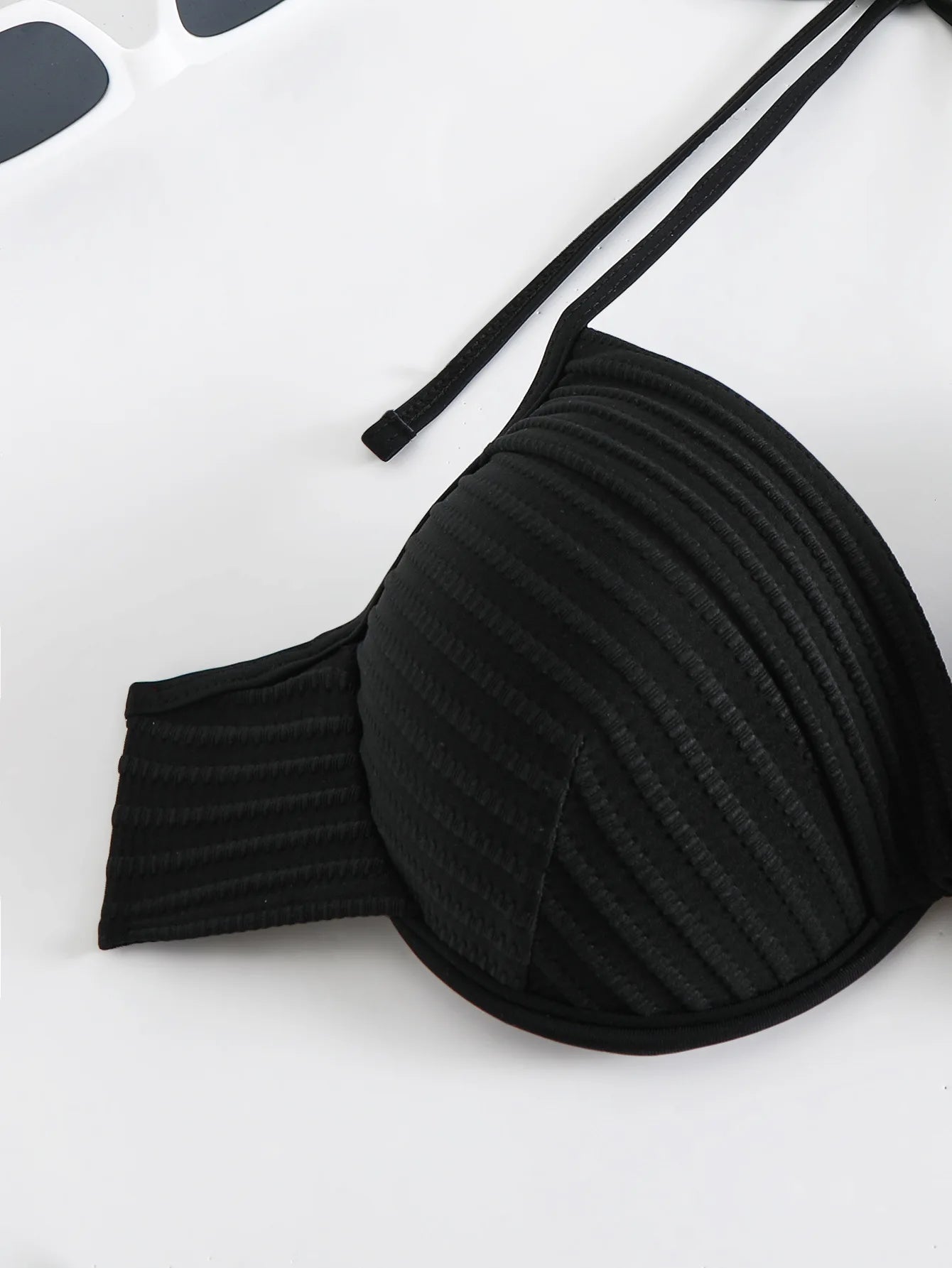 Glamouröses Damen-Bikini-Set mit Push-up-Effekt und glänzendem Design – perfekt für den Strand oder Pool