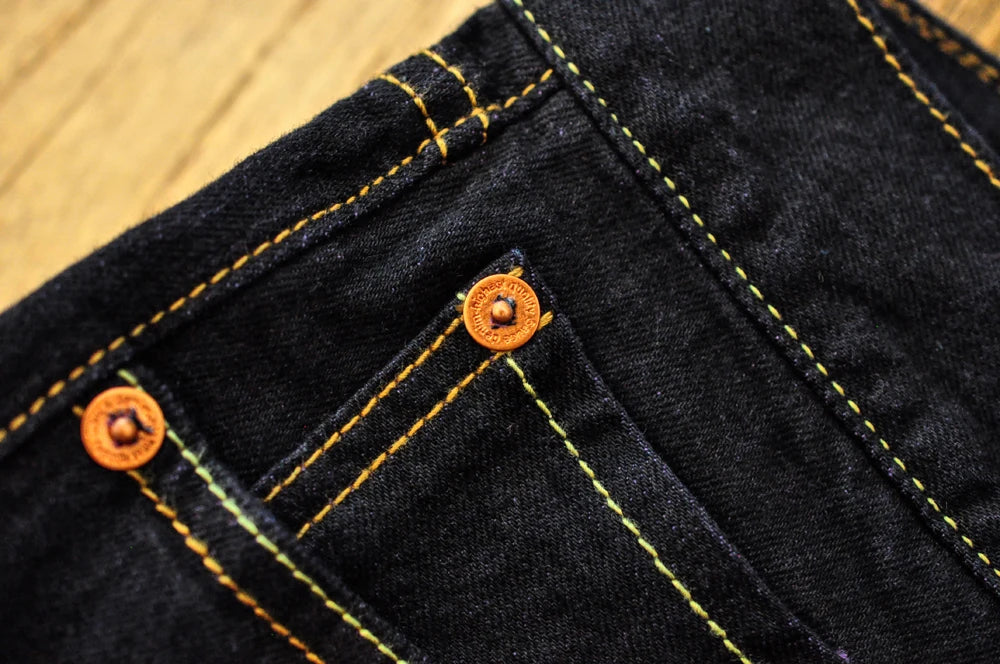Herren Jeans im Vintage-Stil mit doppelseitiger Färbung und Kanten