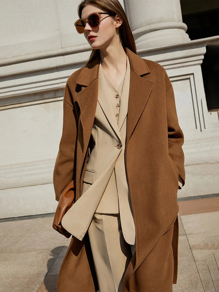Damen Wollmantel im minimalistischen Stil mit elegantem doppelseitigen Gürtel