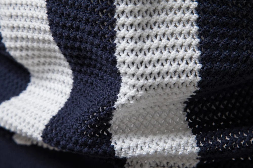 Herren Polo Shirts aus 100 Prozent Baumwolle mit V-Ausschnitt und kurzen Ärmeln