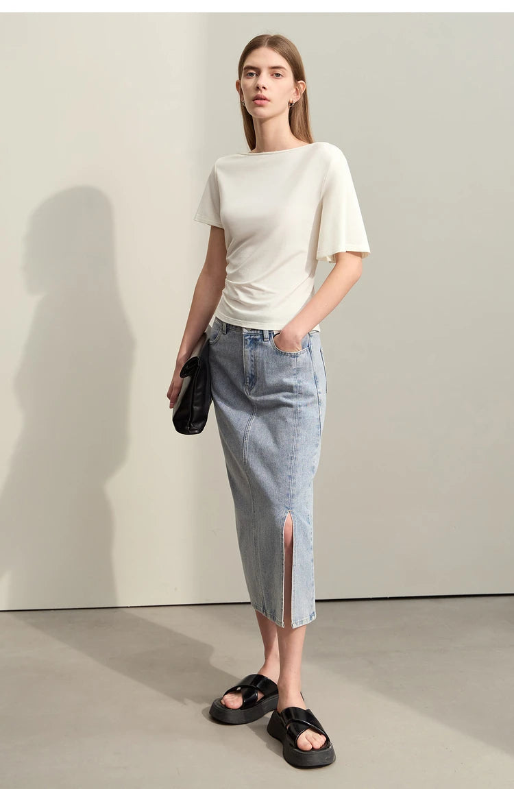 Damen T-Shirt im Minimalismus-Stil mit asymmetrischem Slash Neck und Raffen