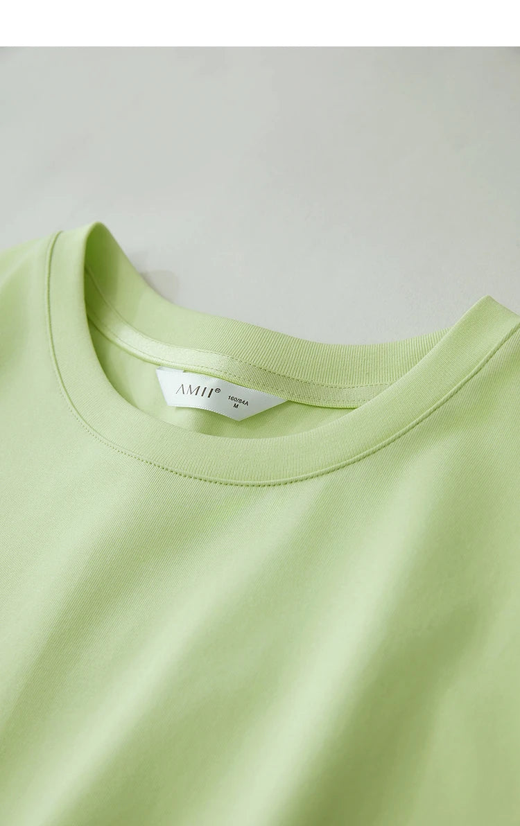 Damen T-Shirt im minimalistischen Design mit Rundhalsausschnitt und kurzen Ärmeln