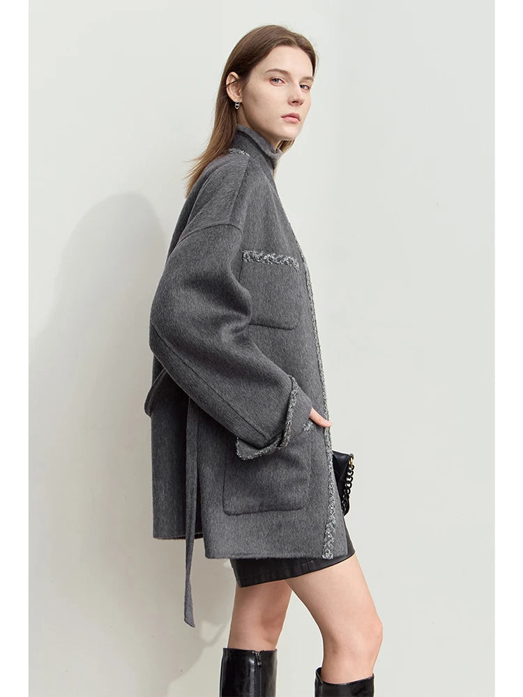 Damen Wollmantel im minimalistischen Design mit Gürtel und Taschen
