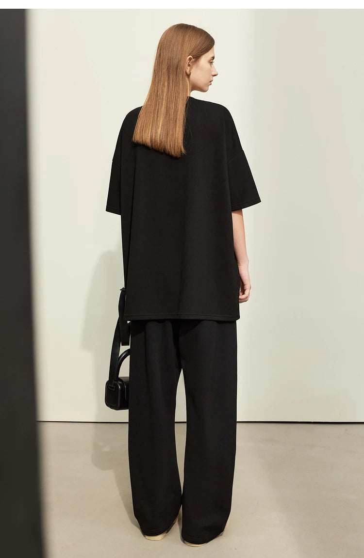 Damen T-Shirts im minimalistischen Stil mit Stickerei und O-Ausschnitt