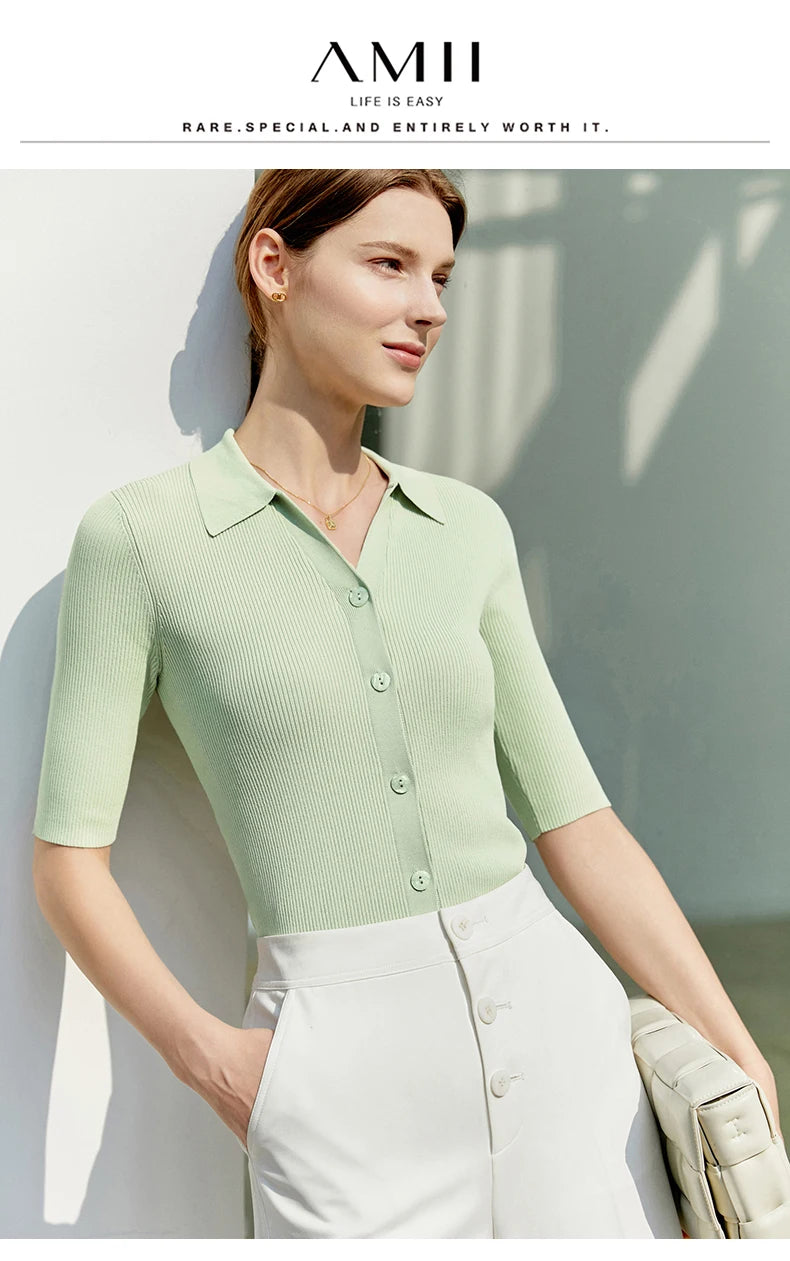 Damen T-Shirt im minimalistischen Stil aus leichter Baumwolle für den Sommer