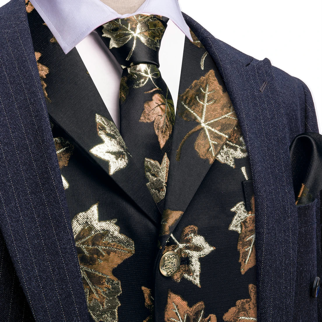 Herrenweste mit Lurex-Jacquard, goldene Blattmotive und bordeaux Akzente, Krawatte