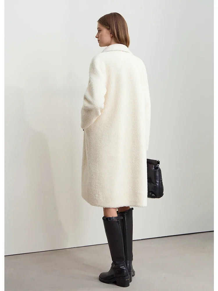 Damen Anzug im minimalistischen Stil mit zweireihigem Kragen und Taschen