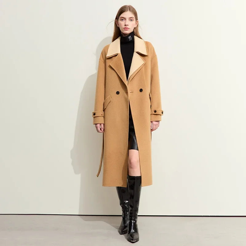 Damen Wollmantel im minimalistischen Design mit doppeltem Kragen und Taschen