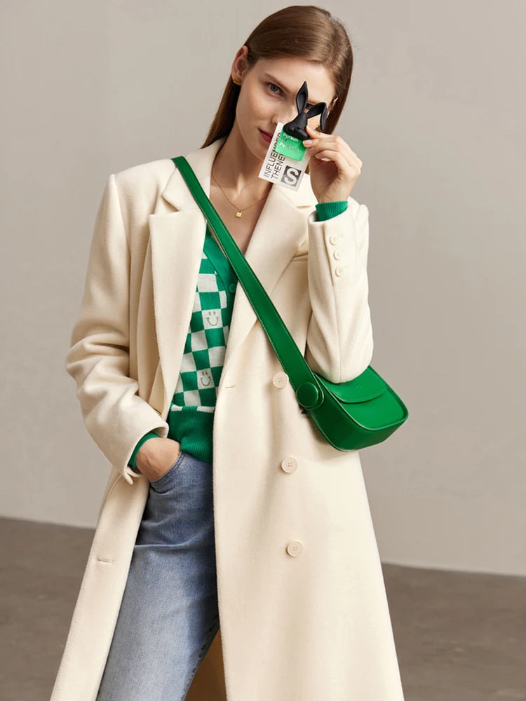 Damen Mantel im minimalistischen Stil mit umlegekragen und Taschen für den Winter