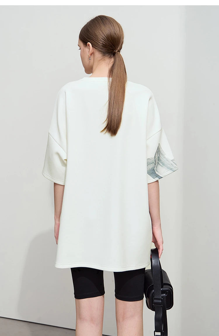 Damen T-Shirt mit lockerem O-Ausschnitt und Blumenmuster sowie Stickerei