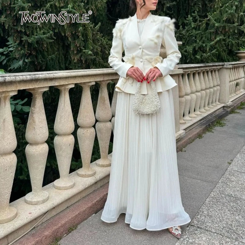 Elegantes Damenkleid mit Rundhalsausschnitt, halblangen Ärmeln und Spitzen-Patchwork-Design – figurbetont und stilvoll.
