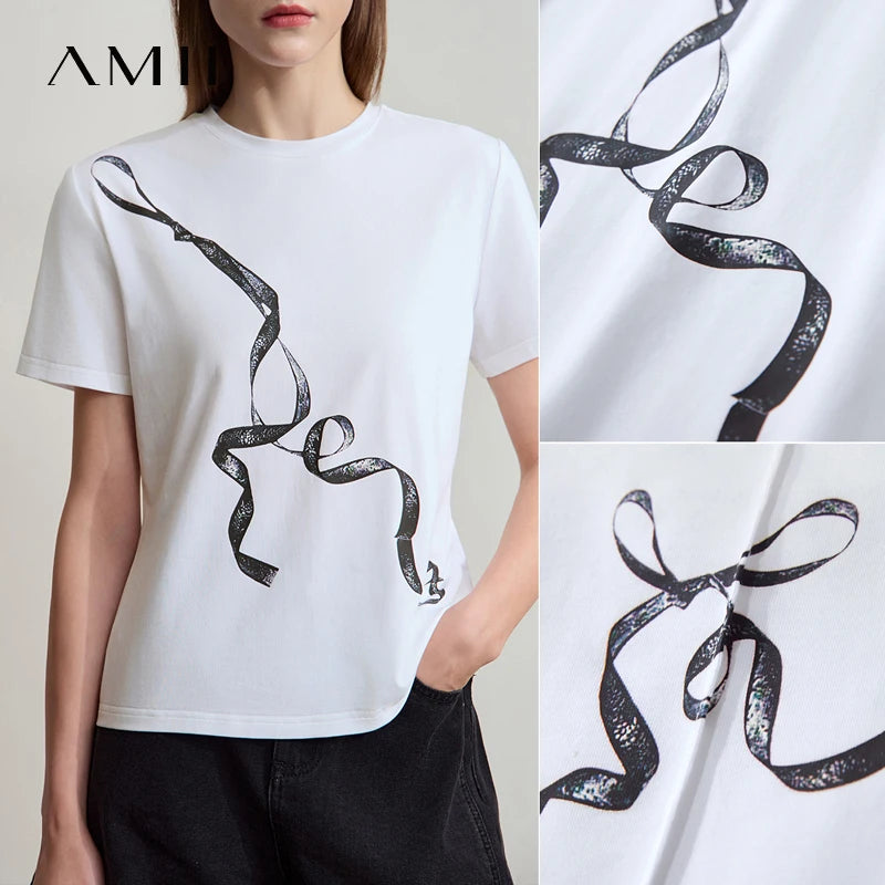 Damen T-Shirt im Minimalismus-Stil mit coolem Druck aus antimikrobieller Baumwolle