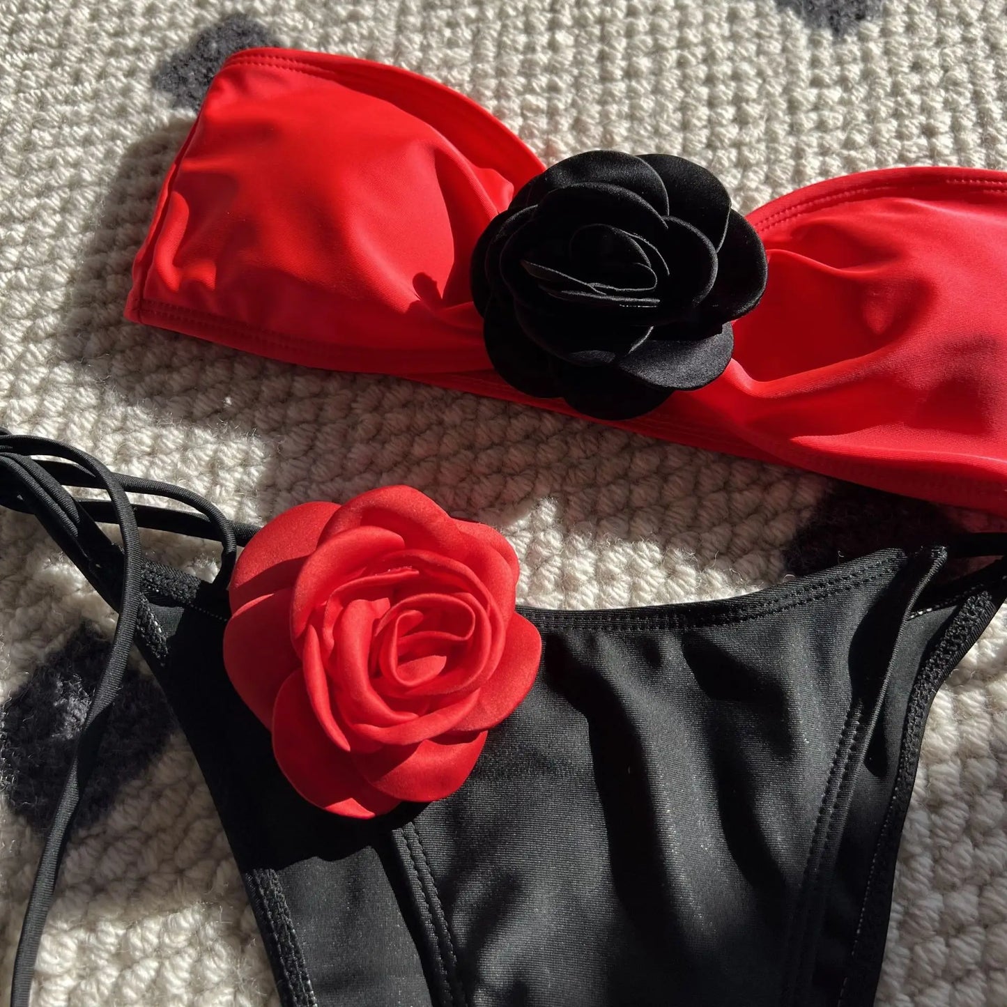 Gestreifter Damen-Bikini im brasilianischen Stil – ideal für Strand und Pool
