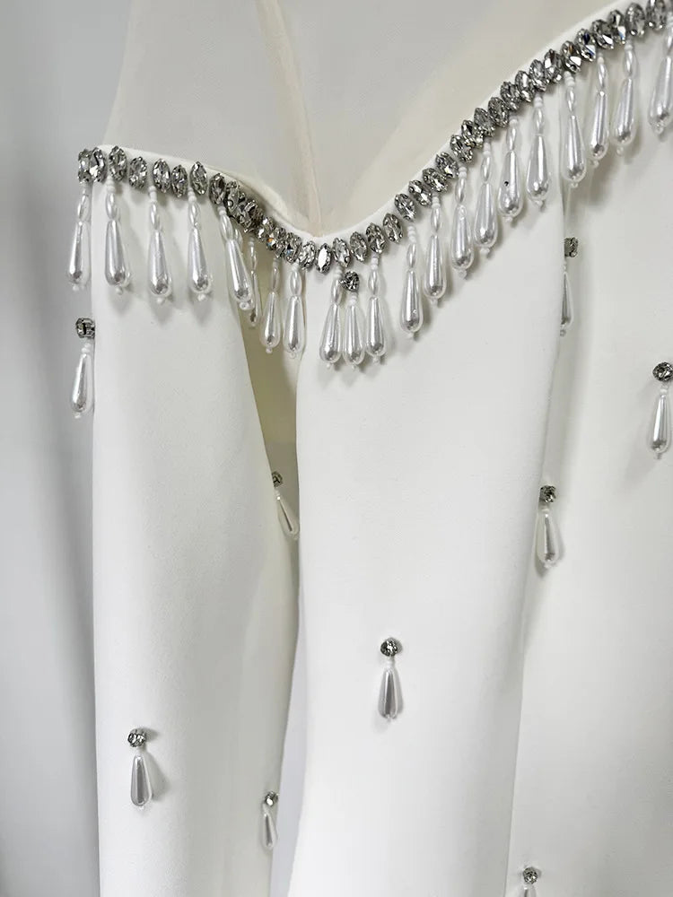 Elegantes ärmelloses Minikleid mit Rundhalsausschnitt und Patchwork-Schal für Damen – figurbetont und stilvoll.