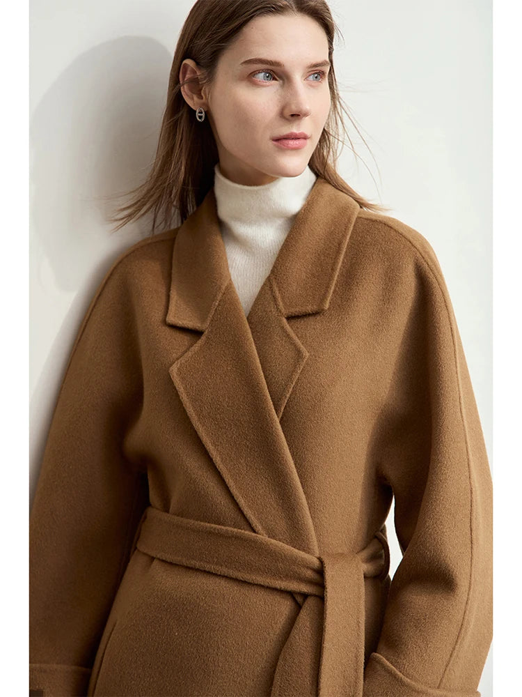 Damen Wollmantel im minimalistischen Stil mit Reverskragen und Gürtel