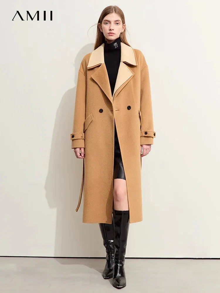 Damen Wollmantel im minimalistischen Design mit doppeltem Kragen und Taschen
