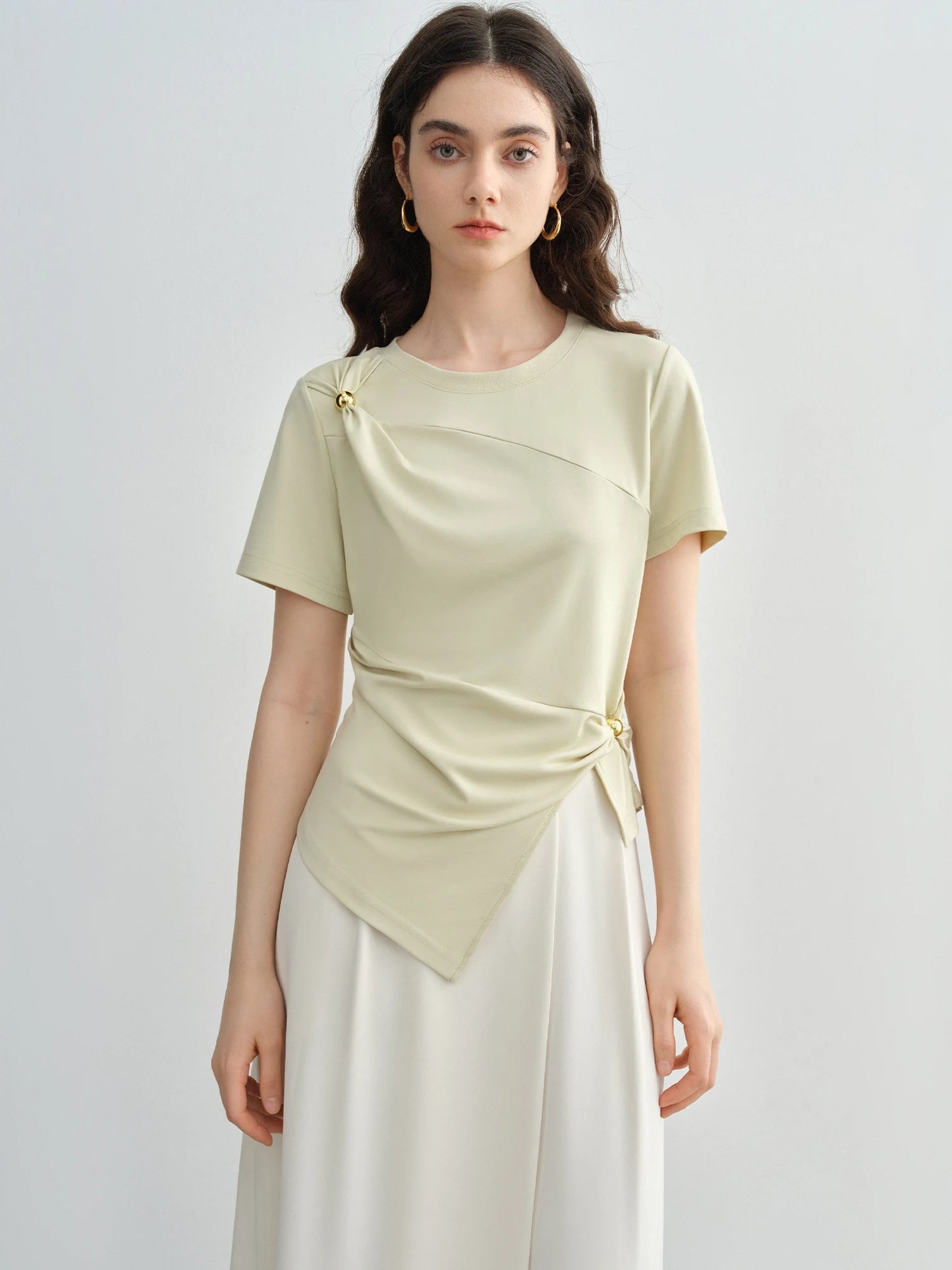 Kurzarmshirt für Damen in Übergröße mit Rundhalsausschnitt und Origami-Print – Sommerliches Design mit Schleifendetail