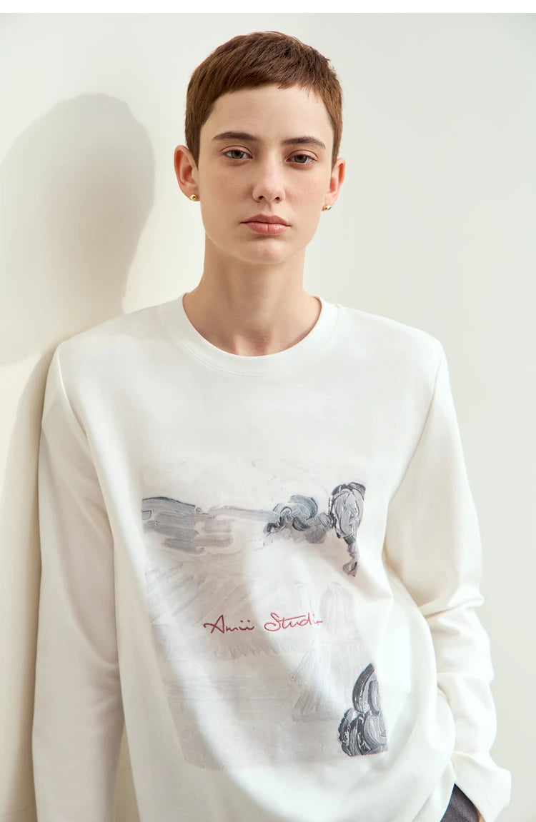 Damen T-Shirt im Minimalismus-Stil mit Kunstdruck und Stickerei für den Herbst