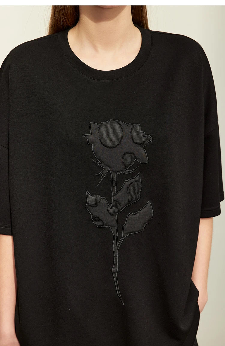 Damen T-Shirts im minimalistischen Stil mit Stickerei und O-Ausschnitt