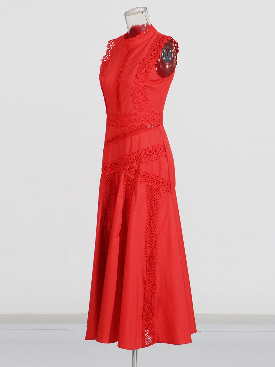 Ärmelloses Damen-Spitzenkleid mit Rundhalsausschnitt und Patchwork-Design – figurbetont und mit Hohldetails.
