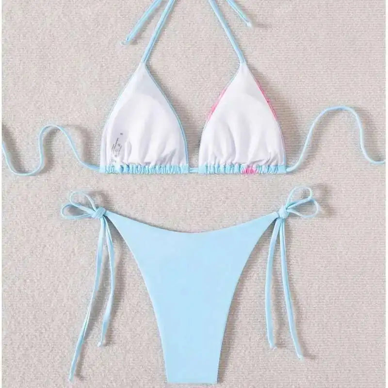 Sommerlicher roter Bikini mit Push-up-Effekt – verführerisches Bade-Set im brasilianischen Stil für Strand und Pool.