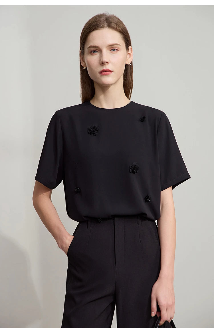 Damen Top im minimalistischen Stil mit elegantem O-Ausschnitt und Pailletten-Blume
