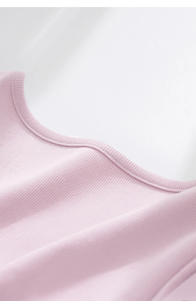 Damen Tops und T-Shirts im minimalistischen Stil mit quadratischem Kragen