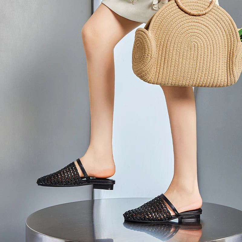 AIYUQI 2025, neue Stil, geschlossene Zehen-Damenhausschuhe, gewebte, rutschfeste römische Hausschuhe für Frauen, große Sommer-Strand-Damenschuhe