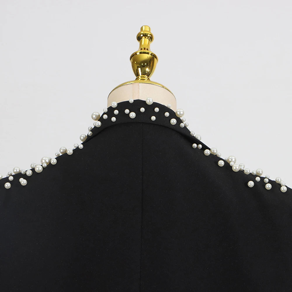 Elegantes Damenkleid mit Rundhalsausschnitt, kurzen Ärmeln und Pailletten-Patchwork-Design – ideal für besondere Anlässe.