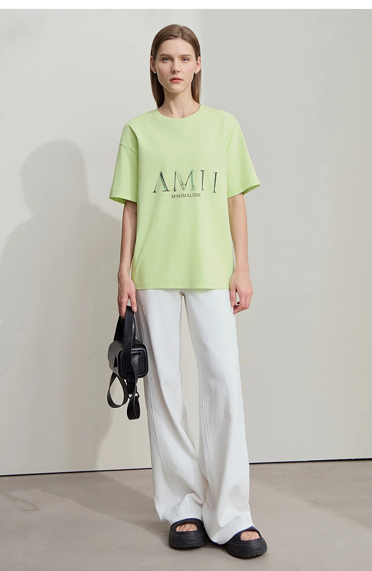 Damen T-Shirt im minimalistischen Design mit Rundhalsausschnitt und kurzen Ärmeln