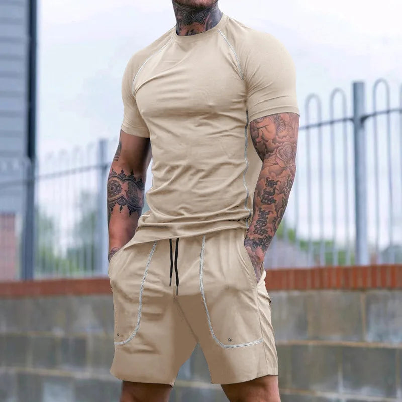 Lässiger Herren-Zweiteiler mit Rundhals und kurzen Ärmeln im sommerlichen Color-Blocking-Design