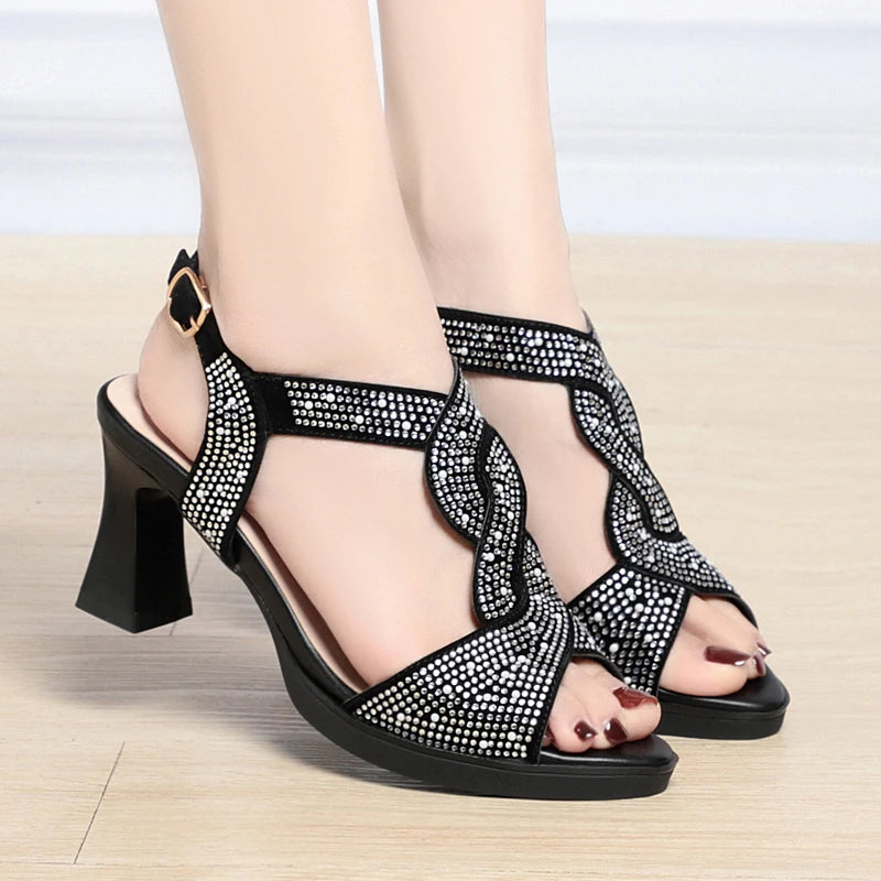 AIYUQI Sandalen Frauen 2025, Neue Mode Sommer Sandalen Frauen Offene spitze Strass High Heels Römische Schuhe Frauen