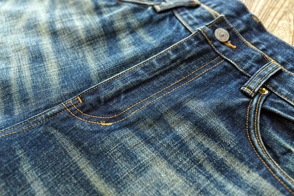 Herren Jeans im Vintage-Stil aus Denim mit Distressed Kanten