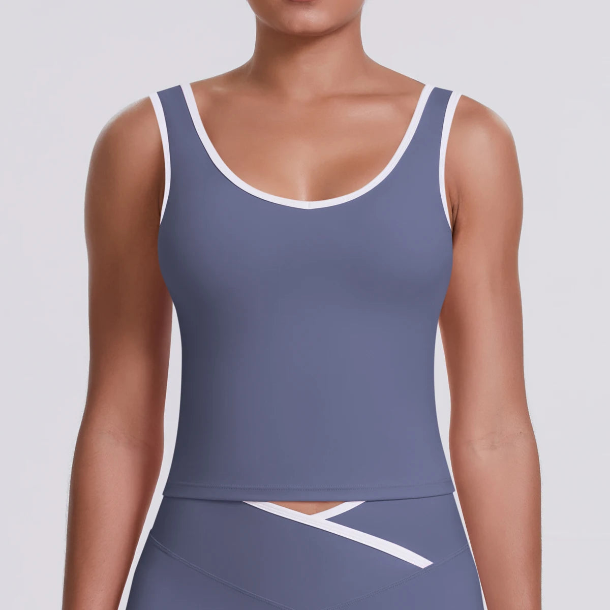 Strick-Crop-Top ohne Ärmel, blau mit weißem Rundhalsausschnitt und Kanten