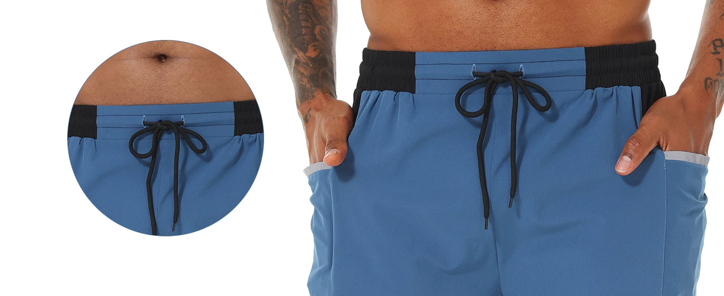 Sommerliche Herren-Badeshorts mit Camouflage-Streifen, schnelltrocknend, mit Reißverschlusstaschen und Mesh-Futter – ideal für Strand und Surfen.