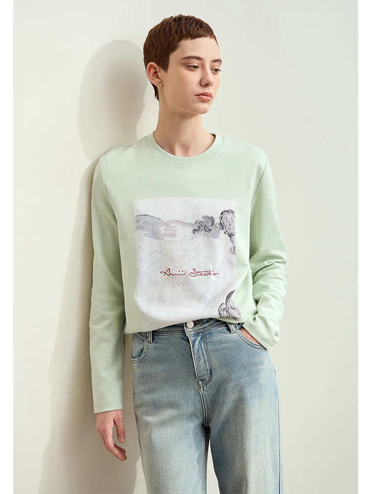 Damen T-Shirt im Minimalismus-Stil mit Kunstdruck und Stickerei für den Herbst