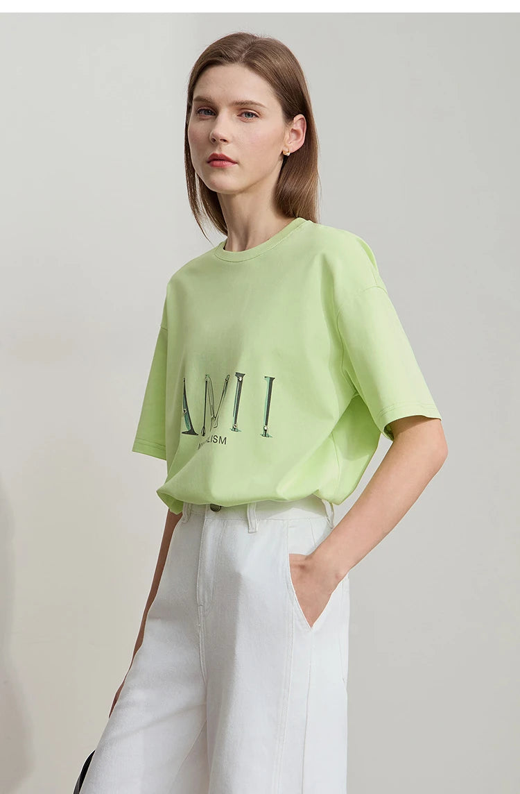 Damen T-Shirt im minimalistischen Design mit Rundhalsausschnitt und kurzen Ärmeln