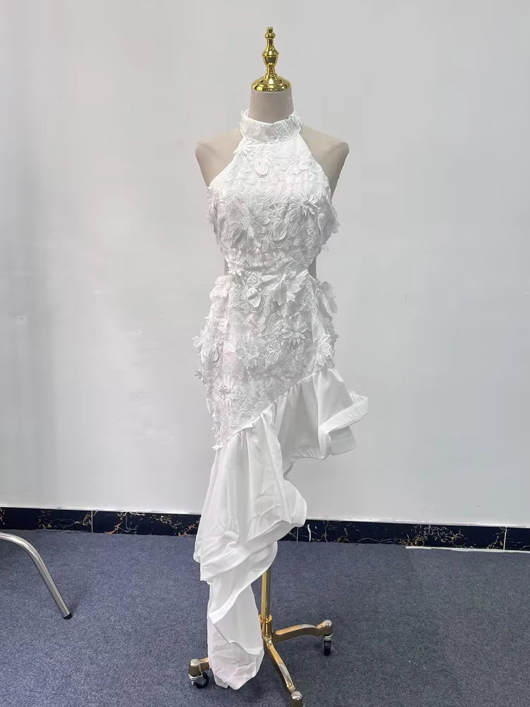 Ärmelloses Damen-Kleid mit Karree-Ausschnitt und 3D-Blumen-Patchwork im Colorblock-Design – figurbetont und stilvoll.