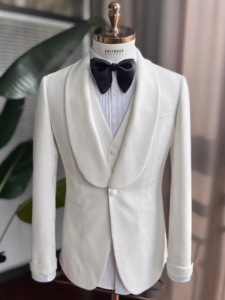 Eleganter Herrenanzug mit braunen Streifen, doppelreihig – ideal für Hochzeiten und festliche Anlässe.