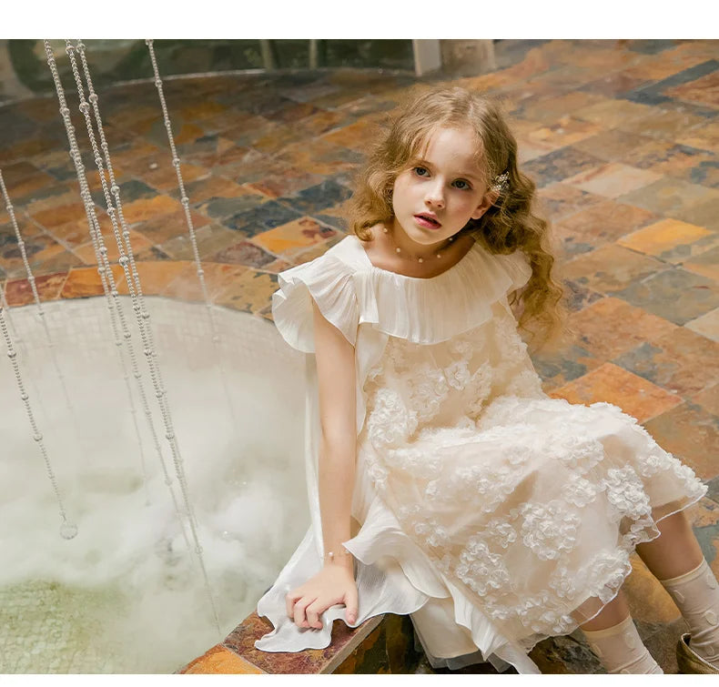 Kurzes Mädchenkleid mit Puffärmeln – ideales Prinzessinnen-Outfit für Sommerfeste und Partys